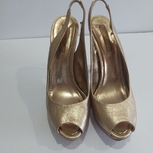 👠Bcbgmaxazria ladies pump~Gold👠